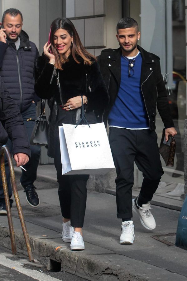 Shopping a Milano per Lorenzo Insigne con la moglie ...