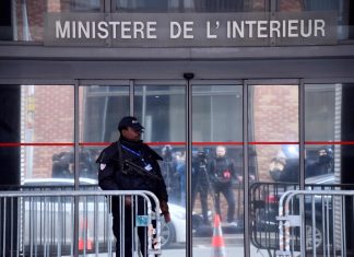 Francia, terminato lo stato di fermo per l’ex presidente Sarkozy