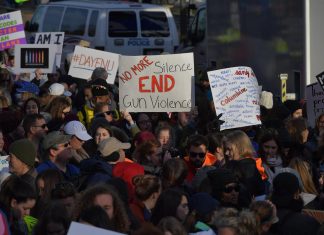 Usa, Obama a giovani in marcia: Continuate così, ci fate progredire