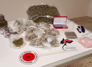 Napoli, blitz nel “Parco postale” a Scampia: sequestrati 3 chili di droga