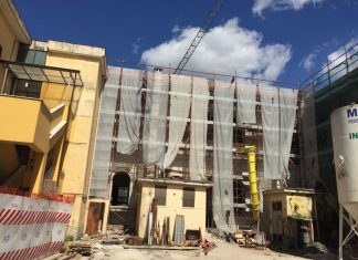 Acerra (Napoli), amianto nella palestra della scuola: interviene il sindaco