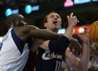 Basket, playoff Nba: James porta Cleveland in semifinale, ok Houston