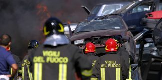 Vigili del fuoco hanno estratto dalle lamiere i corpi carbonizzati