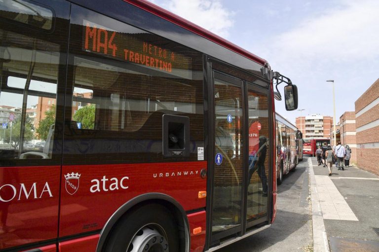 Roma, aggredivano stranieri sui bus: fermata una banda di 3 giovani