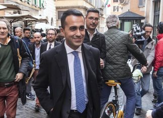 Governo, Di Maio: Salvini preferisce Cav, da noi non avrà un solo voto