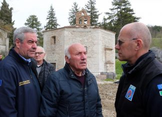 Terremoto, Protezione civile Marche: Sbagliate staffe pensili casette