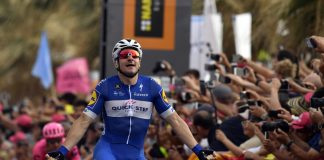 Elia Viviani vince la seconda tappa del Giro d'Italia