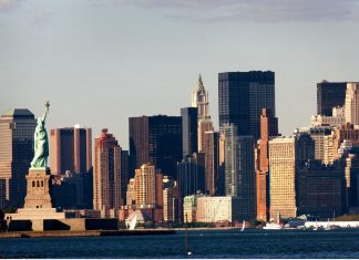 Addio a Tom Wolfe: l’autore del ‘Falò delle vanità’ aveva 87 anni