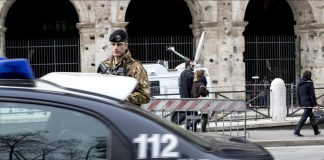 abusi su tre minori, arrestato un uomo