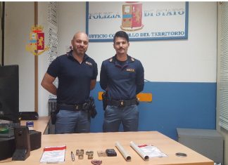 Napoli, droga in casa: 36enne finisce in cella