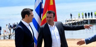 Grecia, firmato l'accordo sul cambio nome della MacedoniaGrecia, firmato l'accordo sul cambio nome della Macedonia