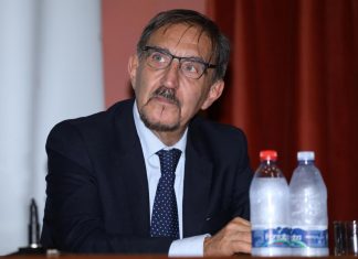 La Russa: “Cosa spinge il Pd a volere una poltrona?” Moavero: “Ue distrutta”