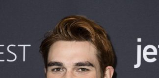 K.J. Apa, il protagonista di Riverdale
