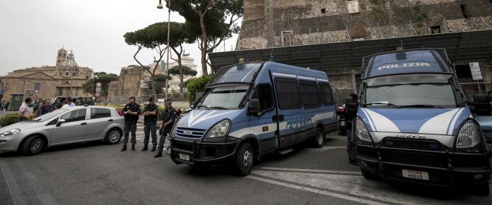 Tangenti, sei poliziotti in carcere