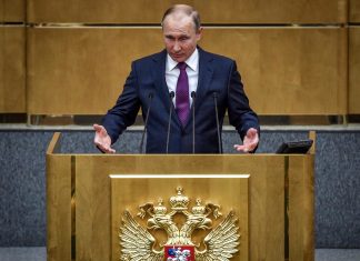 Xi Jinping riceve Putin a Pechino: poi il summit a Qingdao