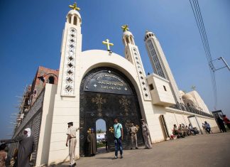 Libia, trafficanti sparano a migranti in fuga da campo: almeno 12 morti