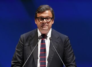 Migranti, Calenda: Francia chieda scusa, ma governo ha fatto spot
