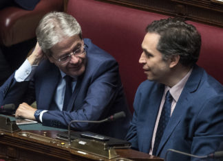 Gentiloni è il più richiesto per i ballottaggi, ma lui non scopre carte