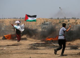 Gaza, i palestinesi uccisi dai soldati israeliani durante le proteste sono 3