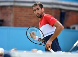 Kyrgios multato per un gesto osceno con la bottiglia al Queens