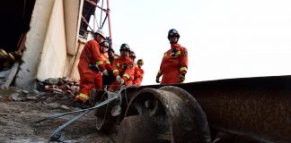 Cina, crolla miniera