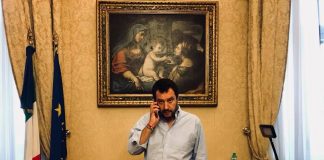 Salvini in ufficio