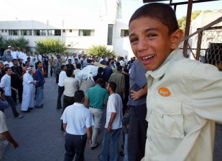 Razzi di Hamas contro Israele, e controffensiva con attacchi aerei: la guerra continua