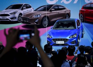 Offensiva di Pechino sui dazi: “Gli Stati Uniti stanno sparando su se stessi”