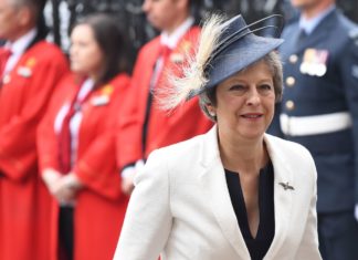 Brexit, May riparte con nuovo governo senza Johnson: lunedì partono i negoziati