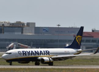 Ryanair cancella 600 voli in Europa per scioperi: colpiti 100mila passeggeri