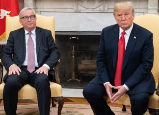 Accordo Usa-Ue verso ‘zero dazi’ tranne le auto. Trump: “È una nuova fase”