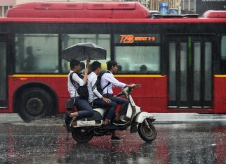 India, allarme buche: le strade causano più morti del terrorismo