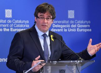 Puigdemont parla davanti a 300 sostenitori riuniti a Waterloo