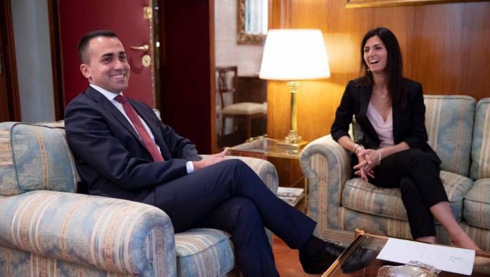 Luigi Di Maio con la sindaca Virginia Raggi