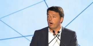 Matteo Renzi all'assemblea nazionale del Pd