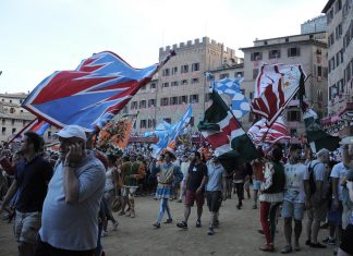 Palio di Siena, tenta di abusare di una turista americana: 57enne in manette