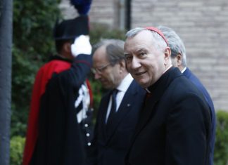 Pedofilia, Parolin: “La Chiesa è profondamente colpita da questo fenomeno devastante”