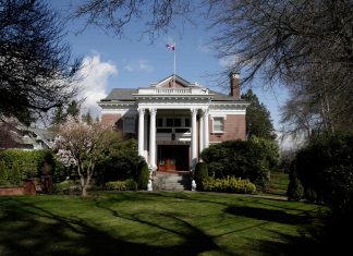 Usa, aereo schiantato in baia Seattle: alla guida meccanico suicida