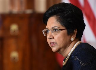 Pepsico, l’ad Indra Nooyi si dimette dopo 12 anni
