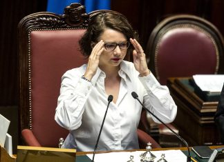 Spadoni: “Lavoriamo alla possibilità del pignoramento degli stipendi parlamentari”