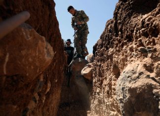 Siria, a Idlib i ribelli fanno esplodere ponti in vista attacco regime