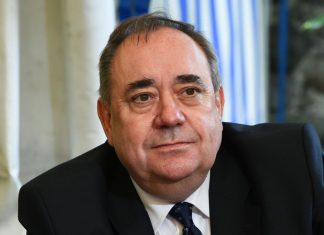 Scozia, l’ex leader Salmond accusato di tentato stupro. Lui: “Sono innocente”