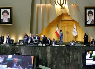 Iran, Khamenei: pronti ad abbandonare accordo nucleare se necessario