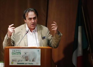 Sgomberi, Bonelli (Verdi): “Salvini liberi la sede di Casapound a Roma”