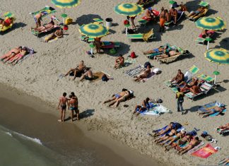 Roma, oltre 95.000 prodotti sequestrati dalla Polizia Locale a Ostia