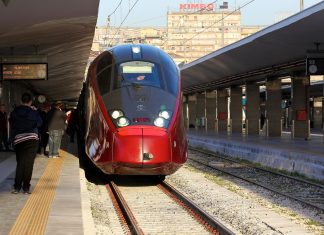 Napoli, controlli nel weekend nelle stazioni: arresti e denunce