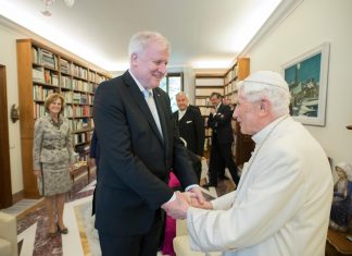 Vaticano, spunta una lettera di Ratzinger: “Rabbia per le mie dimissioni”