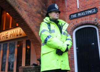 Avvelenamenti Gb, media: 2 russi entrati in Gb fingendosi imprenditori