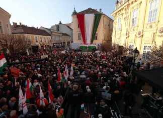 Migranti, proteste a confine: Ungheria conferma condanna per terrorismo