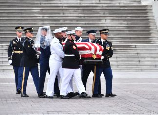 Usa, funerale McCain in corso alla cattedrale di Washington